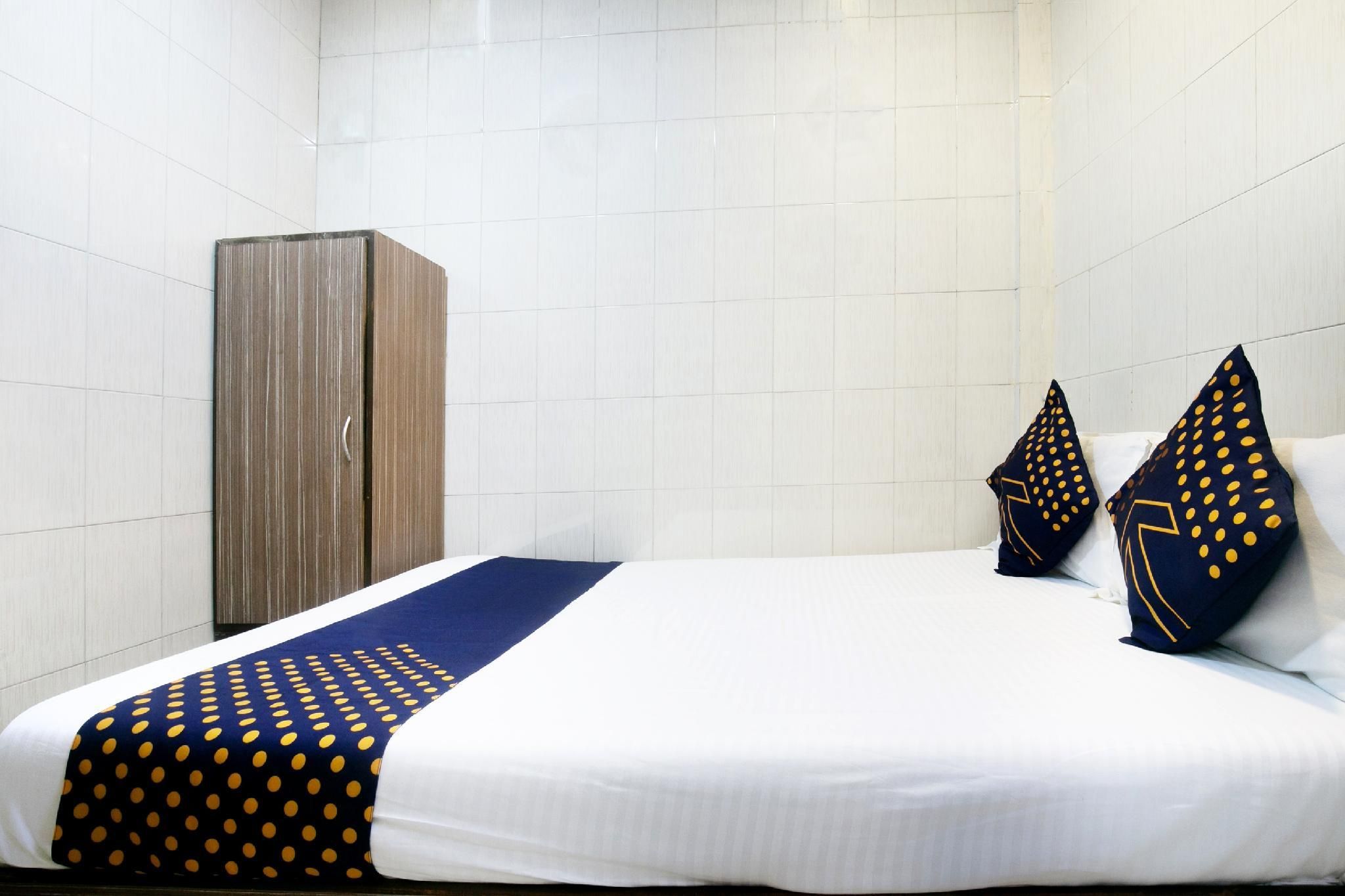 SPOT ON Hotel Saim Palace Near Marine Drive Beach