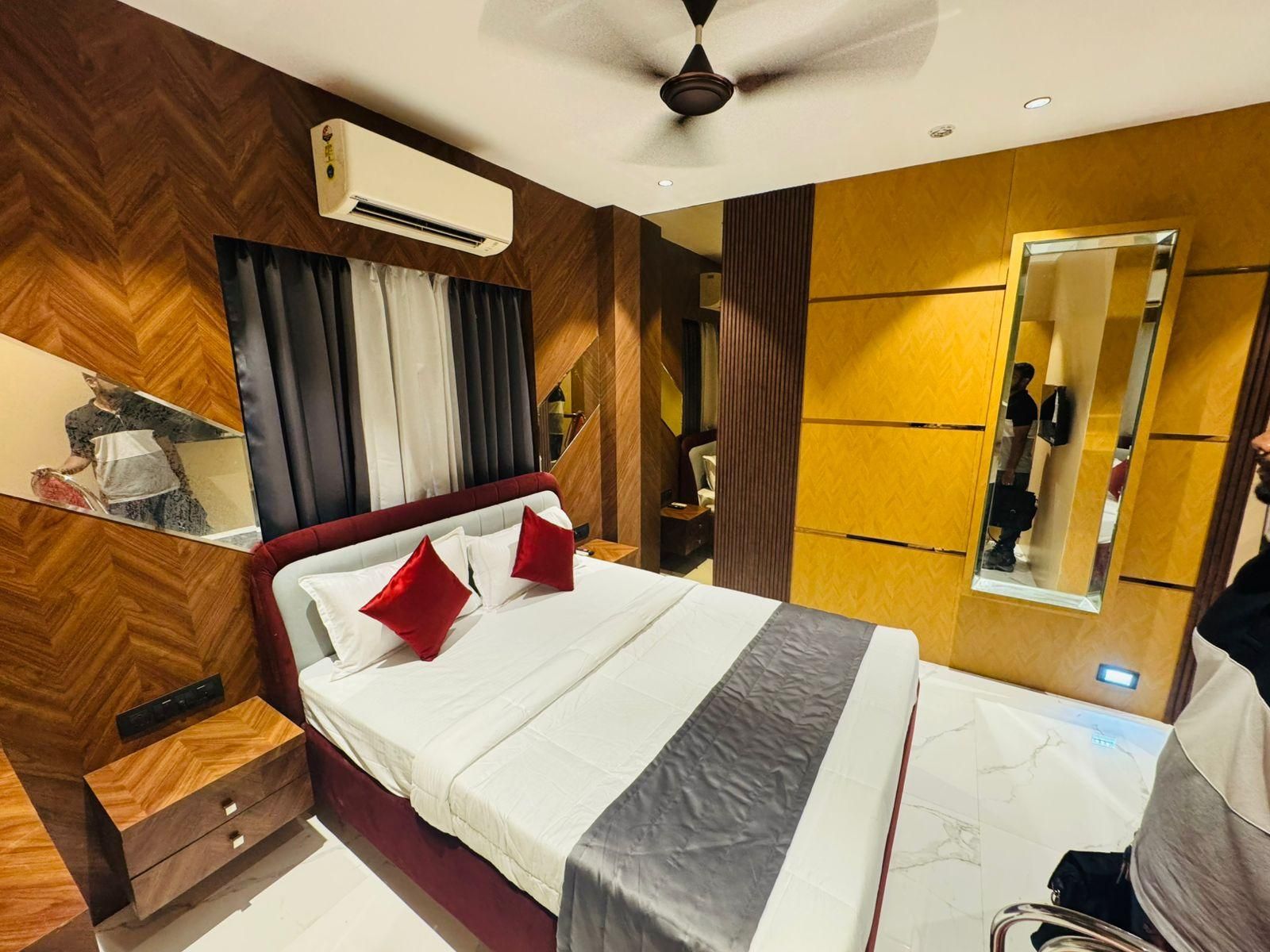 Deluxe AC Room