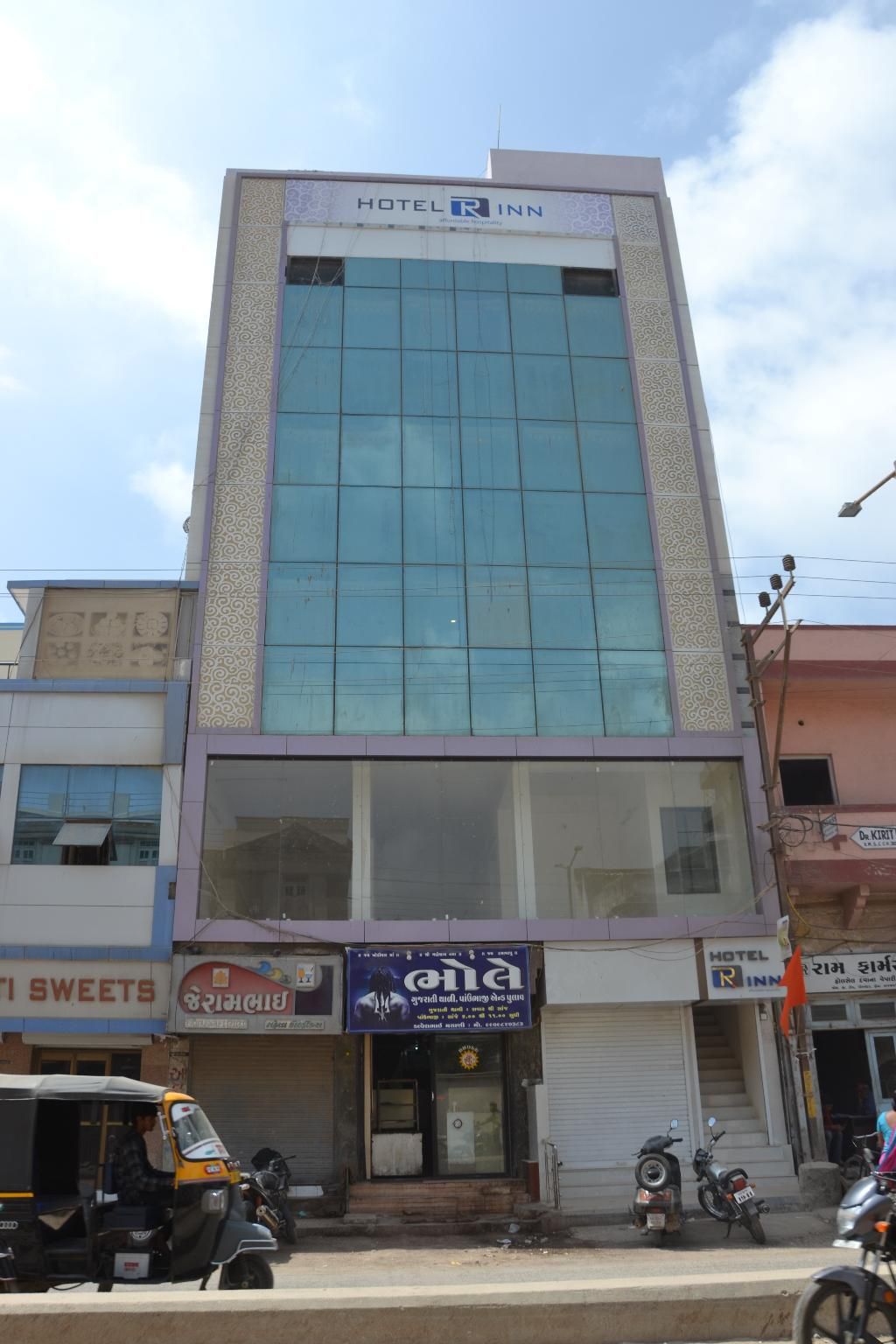 Hotel R Inn