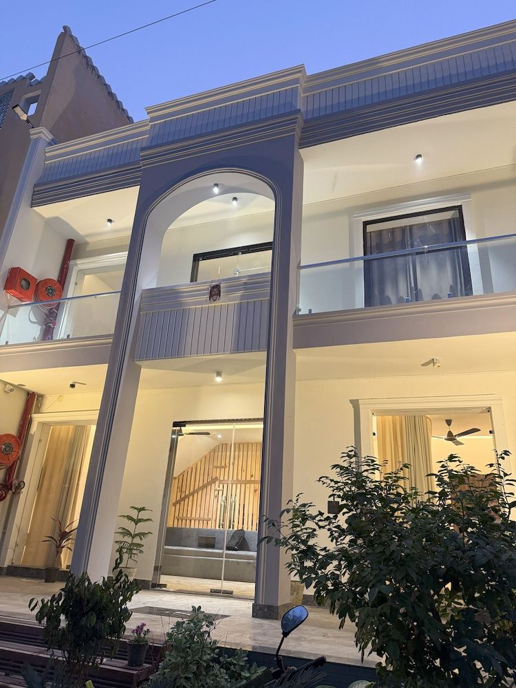 Front of property - evening/night