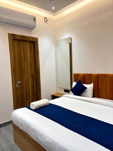 Hotel Taj Way by Jyoti Villa Deluxe Double bed Room 4