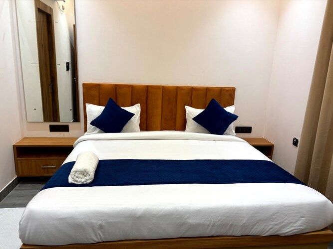 Hotel Taj Way by Jyoti Villa Deluxe Double bed Room 8