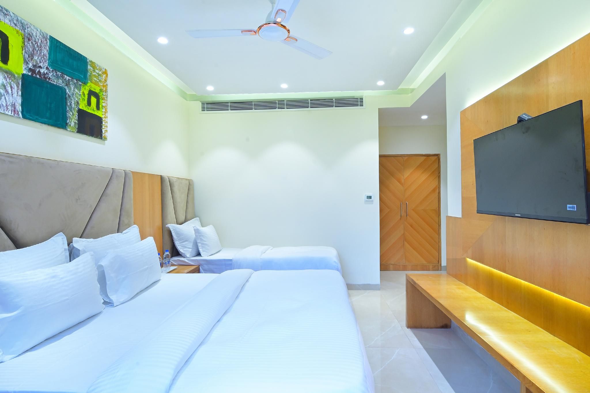Luxury Triple Room