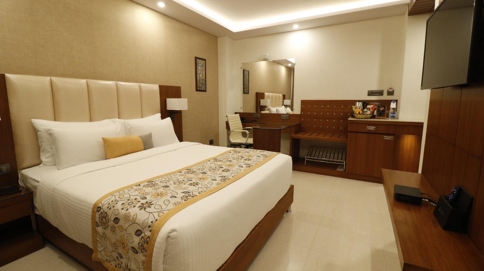 Deluxe - 1 King Bed