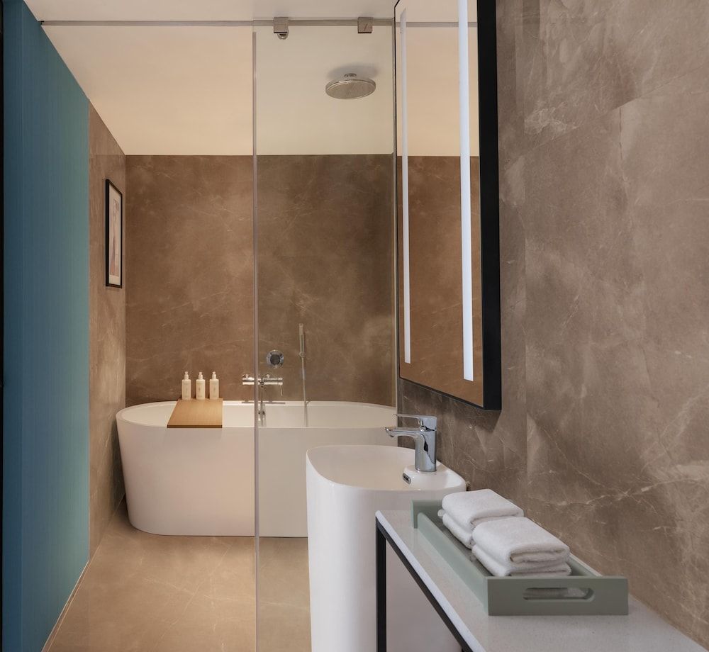 Hilton Garden Inn Surat City Centre Twin Guest Room City View 2