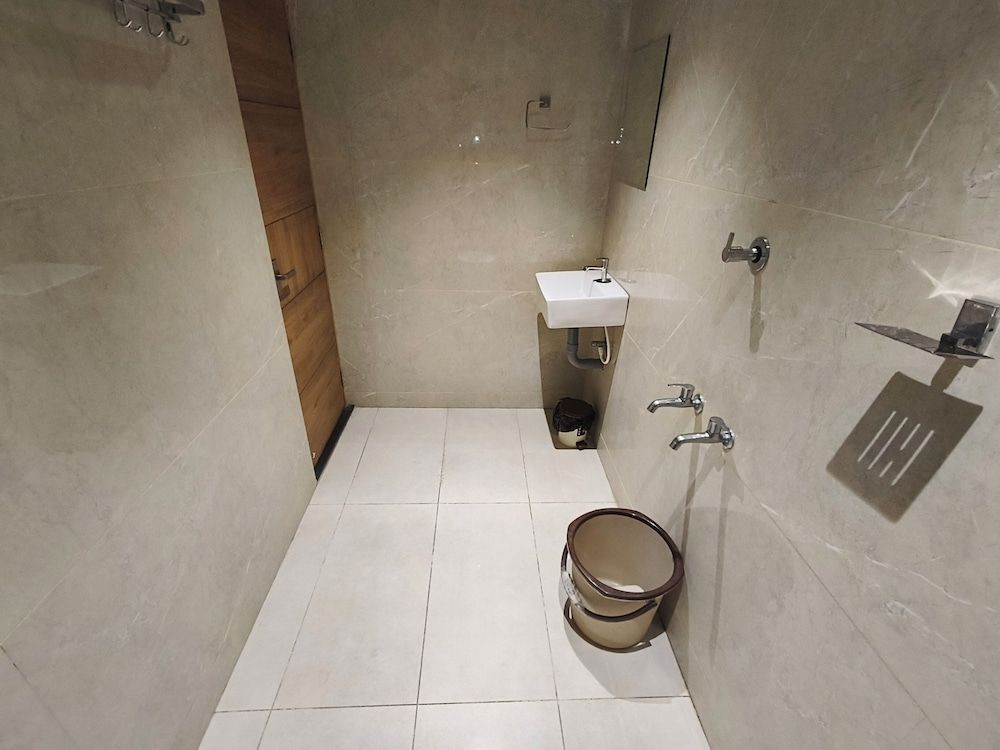 Hotel Beverly Plaza Kozhikode Deluxe Room, City View 25