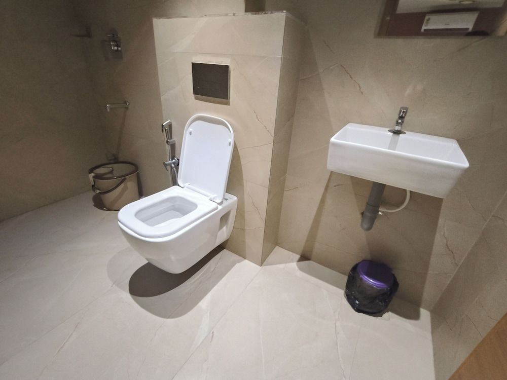 Hotel Beverly Plaza Kozhikode Deluxe Room, City View 37