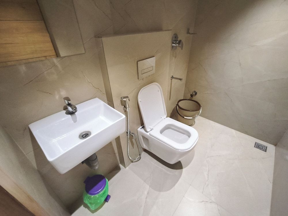 Hotel Beverly Plaza Kozhikode Deluxe Room, City View 36