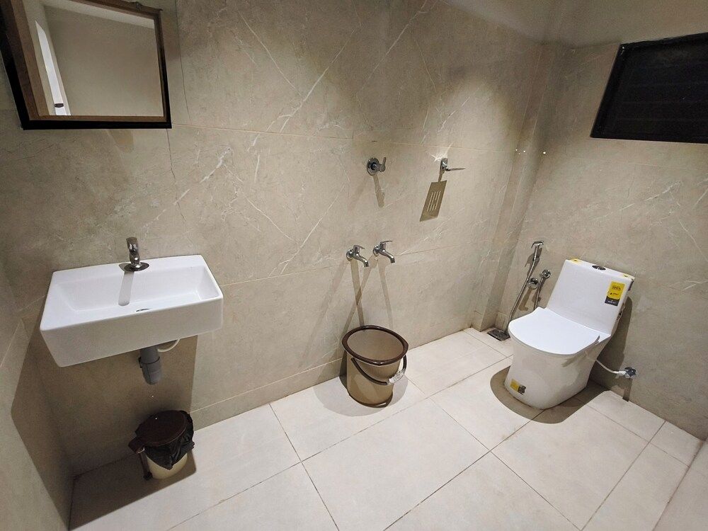 Hotel Beverly Plaza Kozhikode Deluxe Room, City View 27