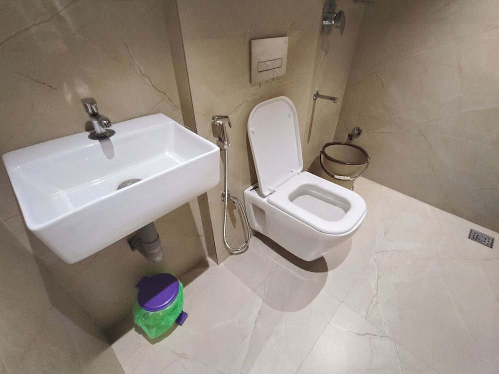 Hotel Beverly Plaza Kozhikode Deluxe Room, City View 33