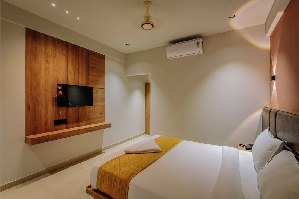 Hotel Beverly Plaza Kozhikode Deluxe Room, City View 38