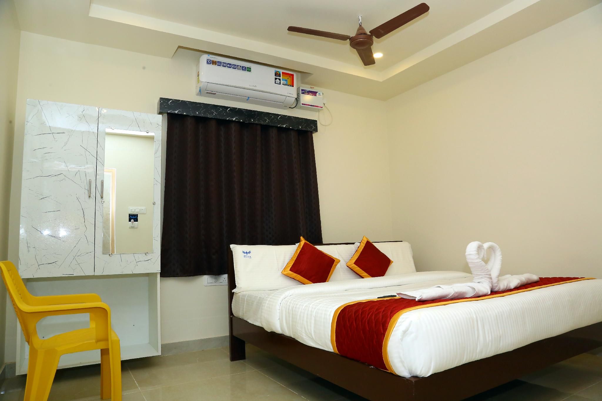 Deluxe Double AC Room with Ensuite Bathroom