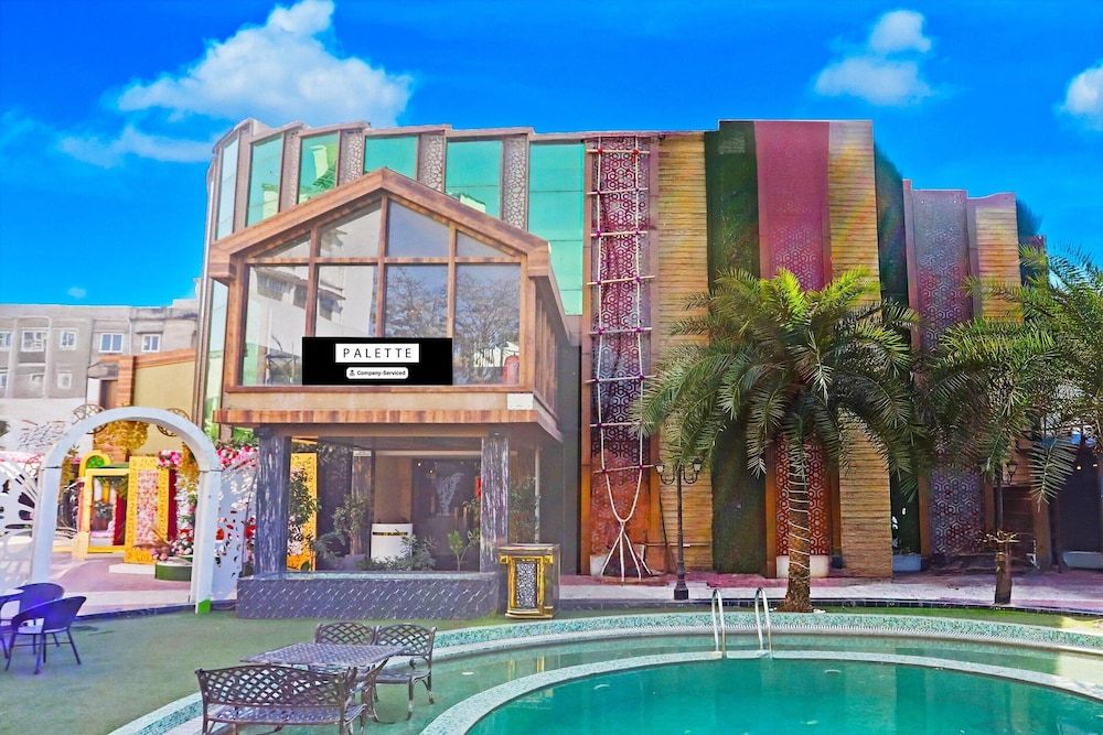 Luxurious Family Retreat With Pool in Patna