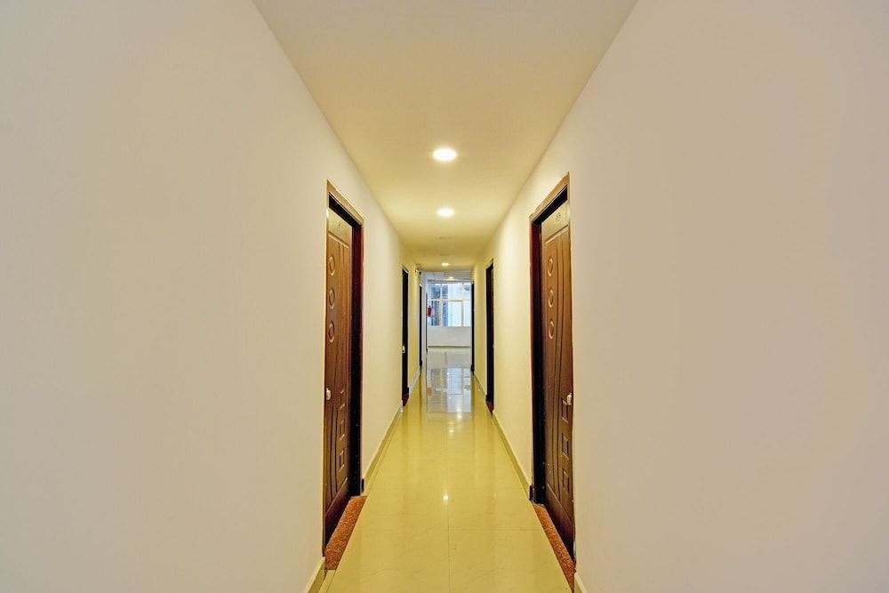 Fabhotel Vsr International