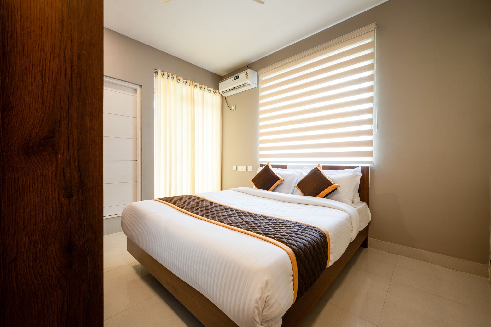 Daan Temple Inn Deluxe Room 2