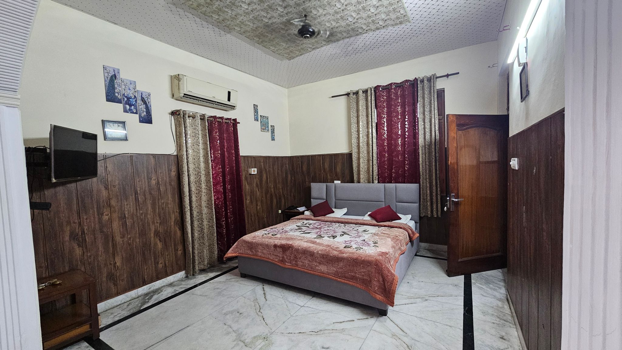 Deluxe AC Room