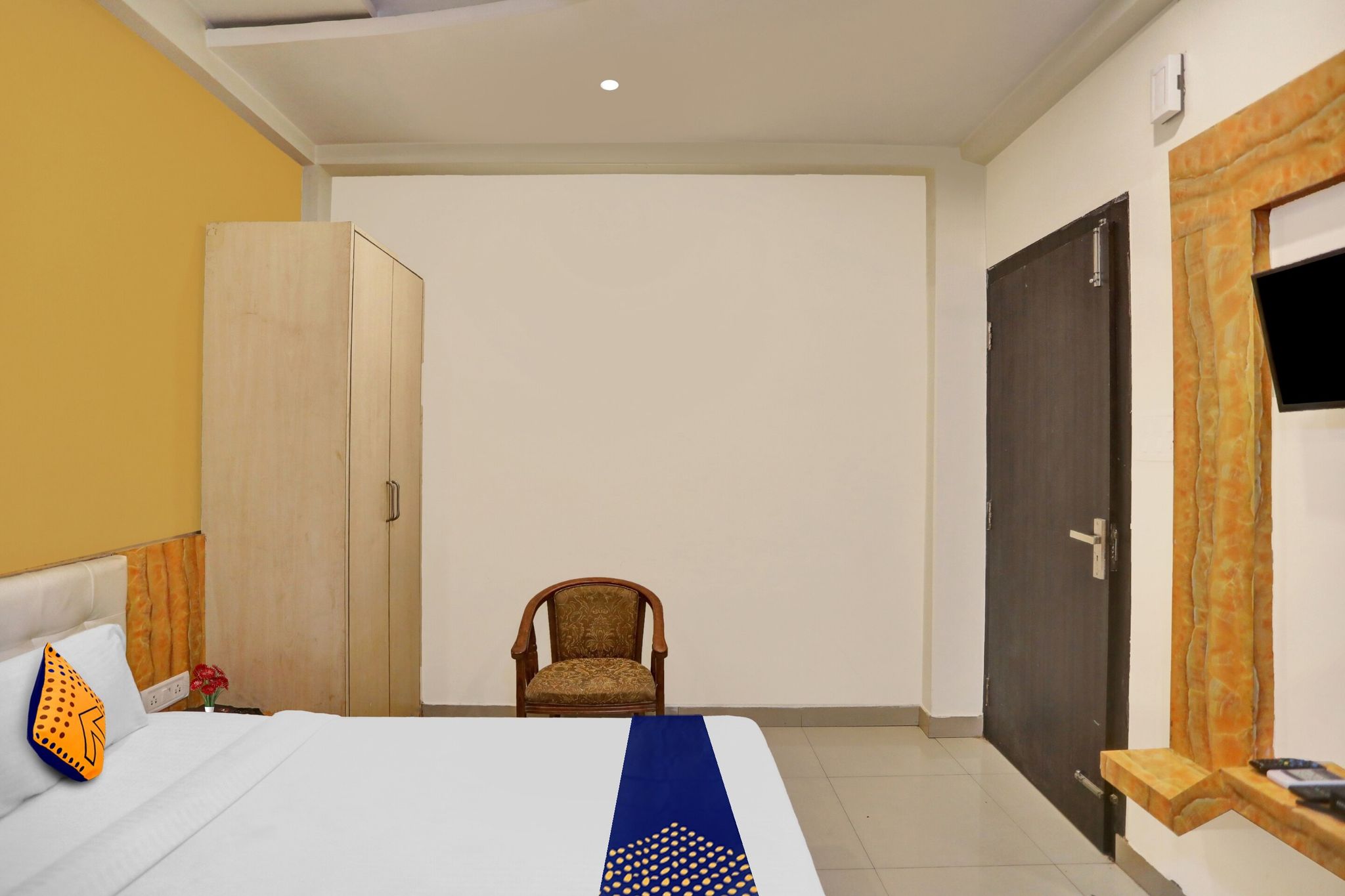 Triveni Inn Deluxe Room with High Speed Internet 9