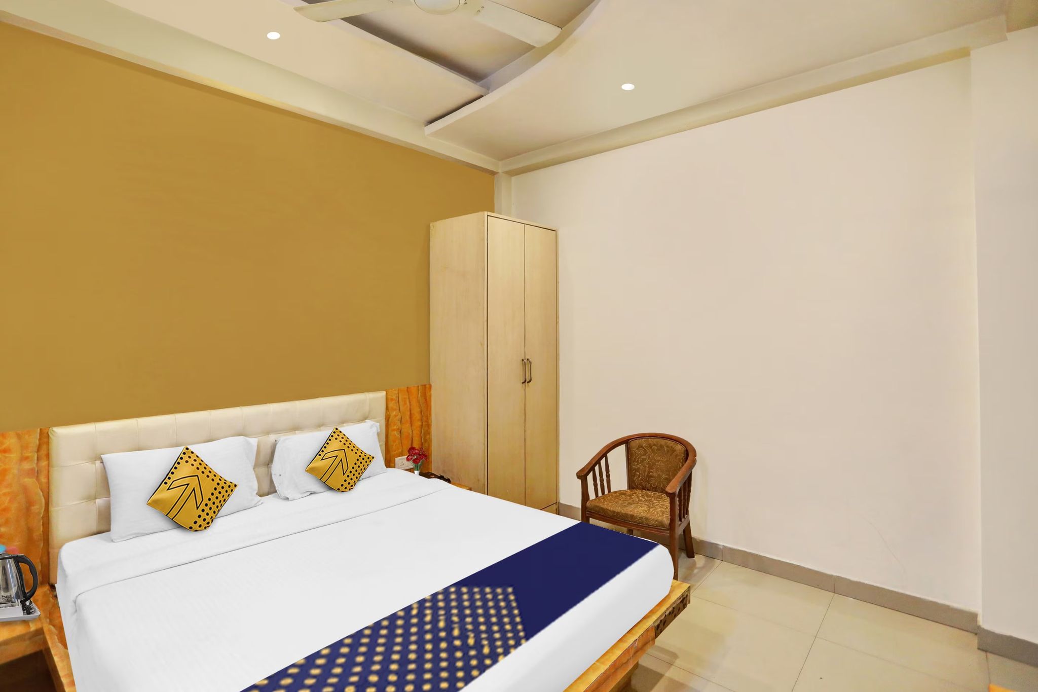 Triveni Inn Deluxe Room with High Speed Internet 4