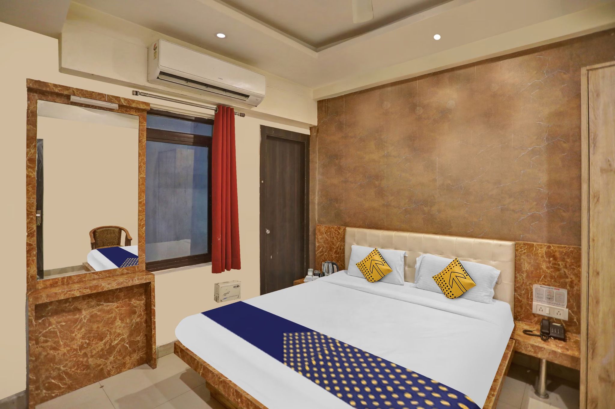 Triveni Inn Deluxe Room with High Speed Internet 2