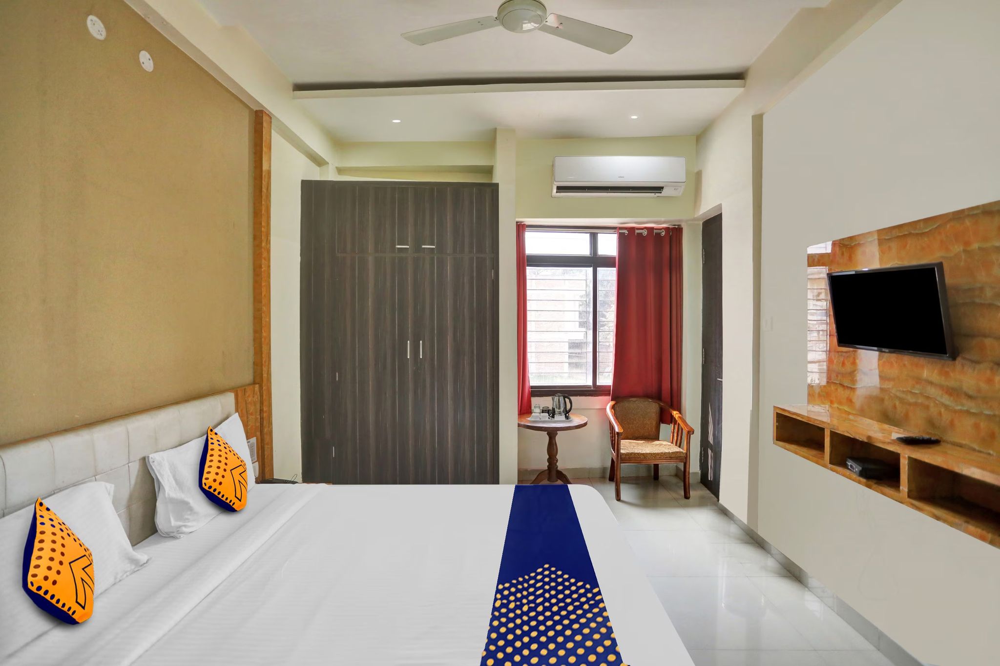 Triveni Inn Deluxe Room with High Speed Internet 7