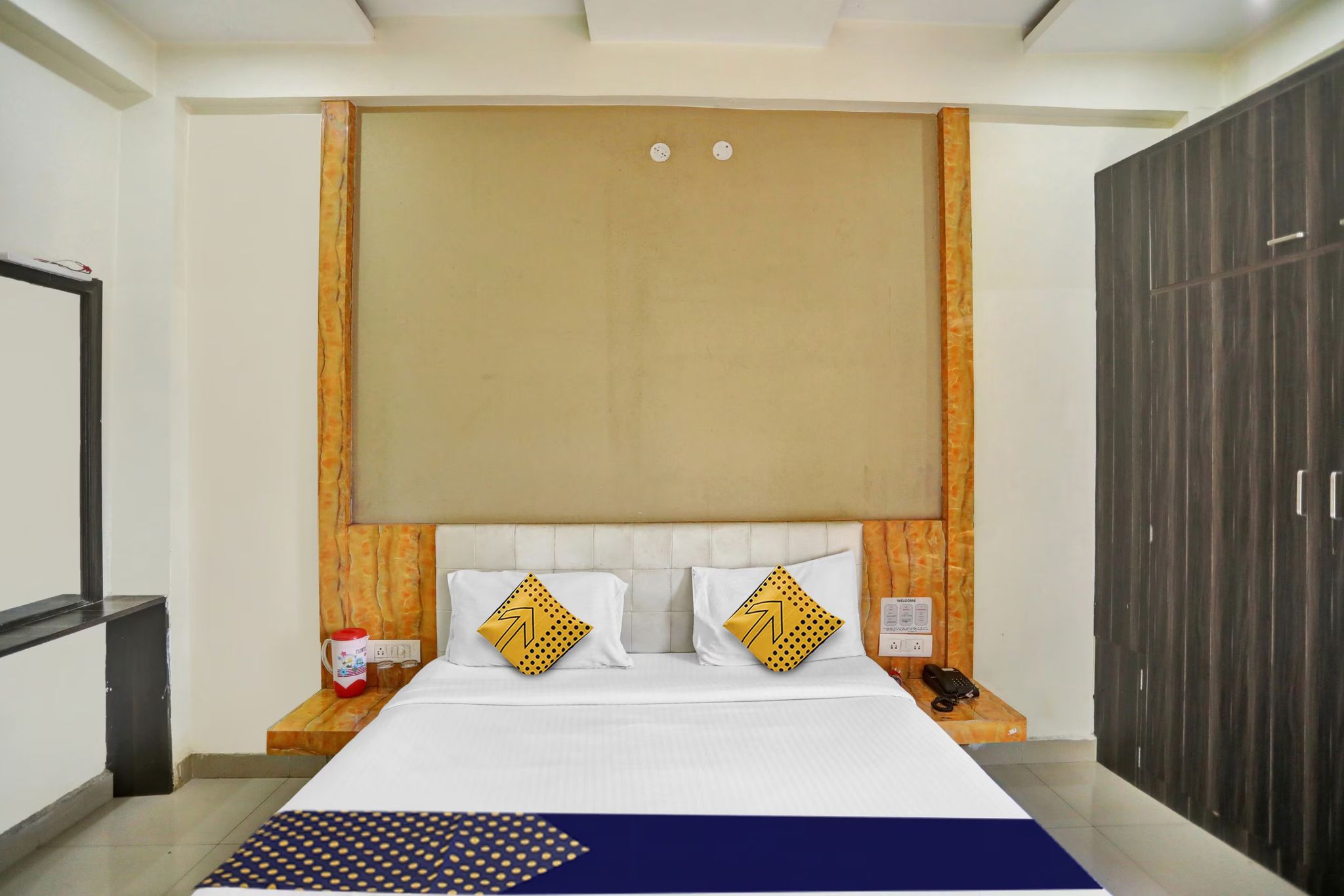 Triveni Inn Deluxe Room with High Speed Internet 3