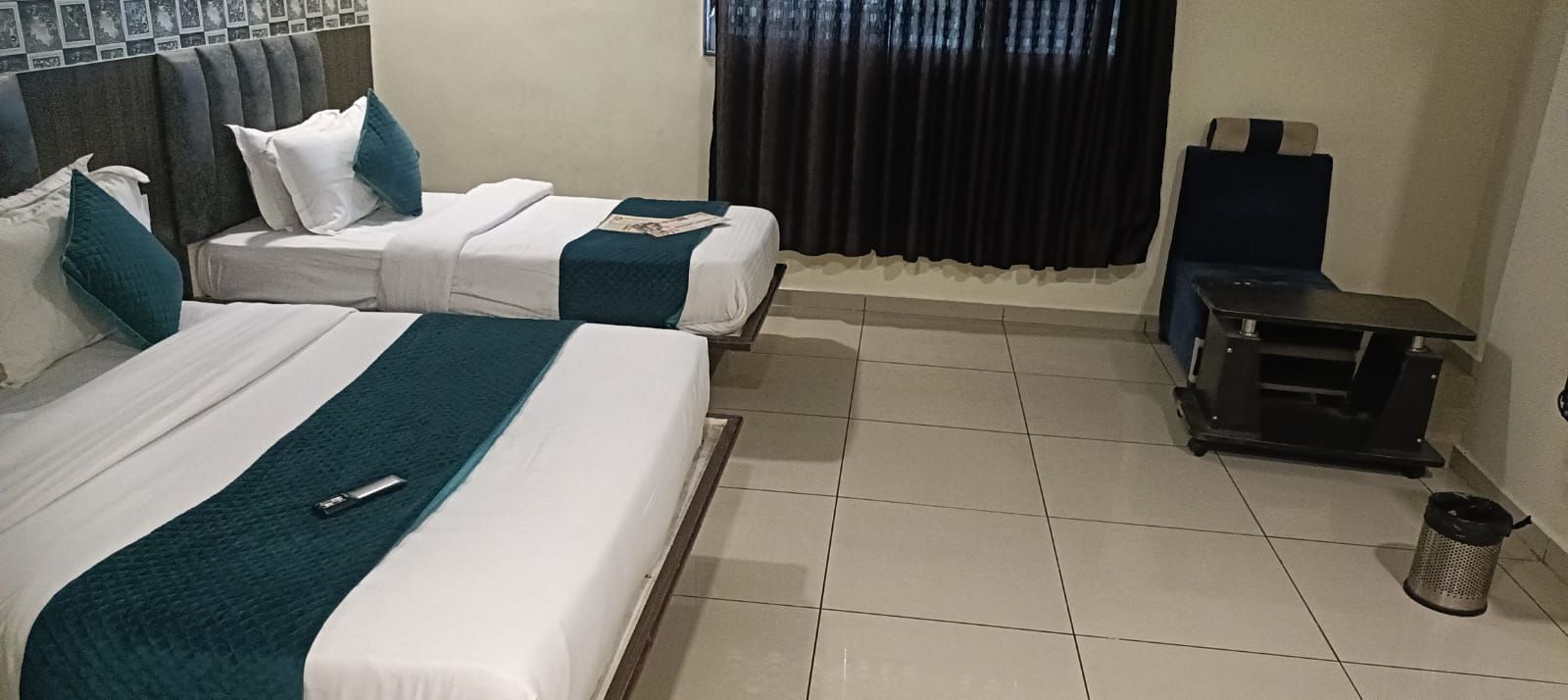 HOTEL SHIV RESIDENCY, VADODARA Deluxe Room 3