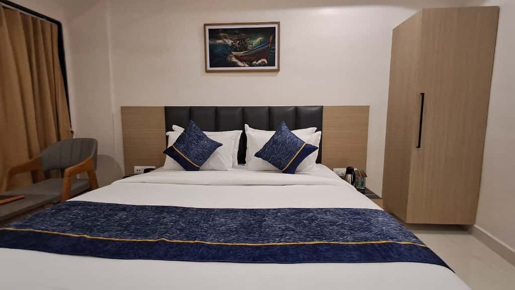 Ekansh Hotel and Resort Somnath Deluxe Room 2