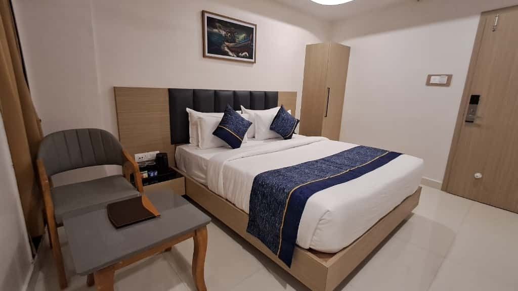 Ekansh Hotel and Resort Somnath Deluxe Room 6