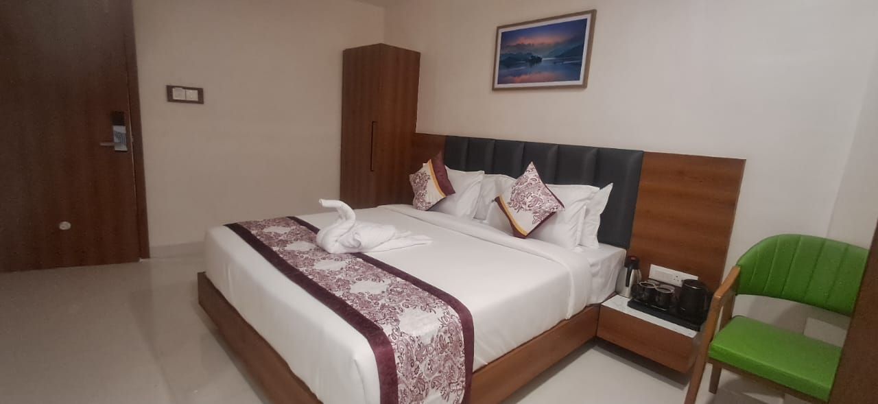 Ekansh Hotel and Resort Somnath Deluxe Room 8
