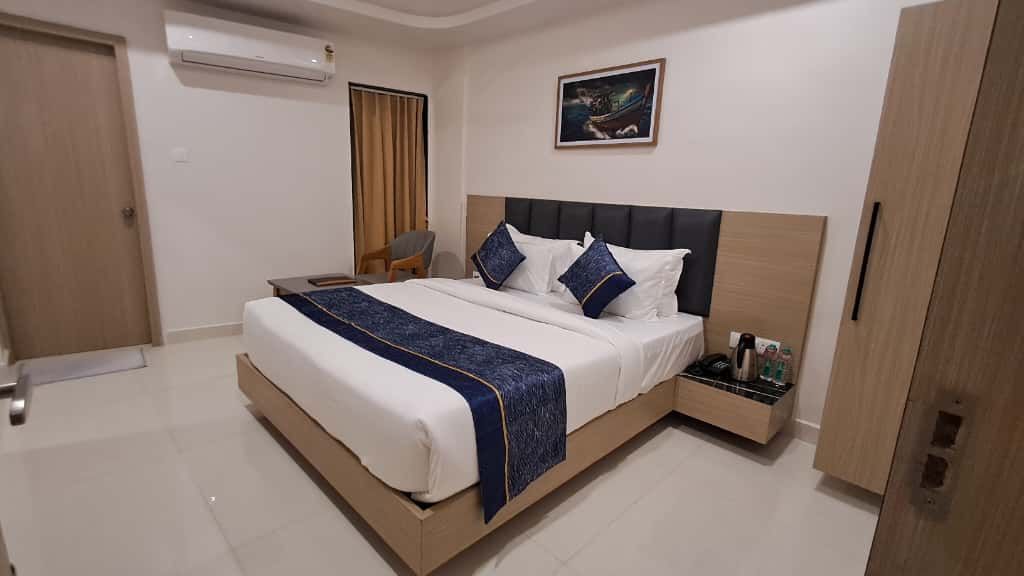 Ekansh Hotel and Resort Somnath Deluxe Room 3