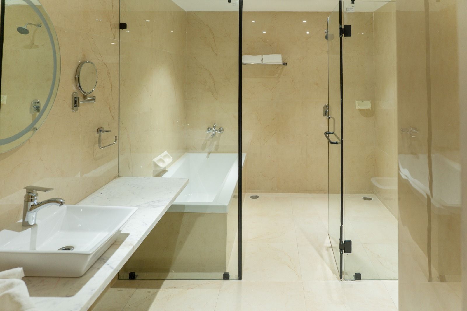 Wave Studio Room King Bed - Garden (or) Sea View