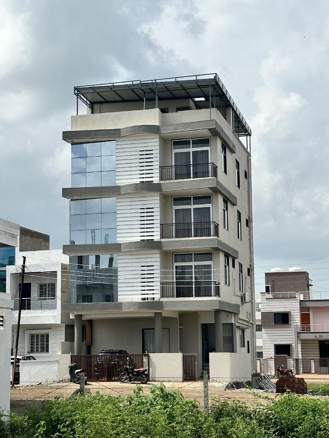 LEO Deluxe & Suite Room