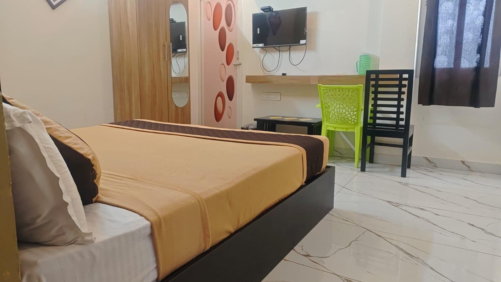 Deluxe Double Bed AC Room 