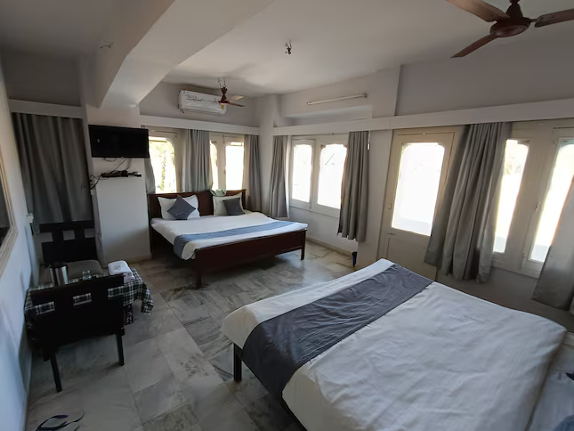 Ramma The Hotel Family 4 Bed Room (AC) 2