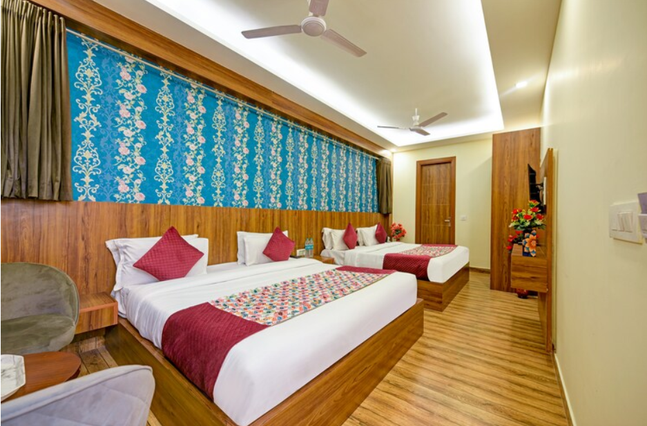 Family Room (2 King Beds)