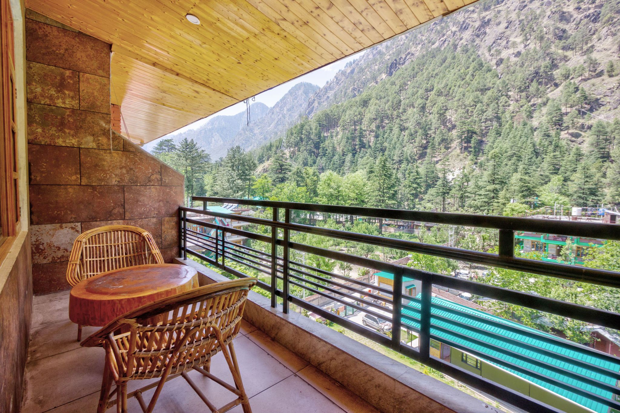 Hotel Hangout kasol