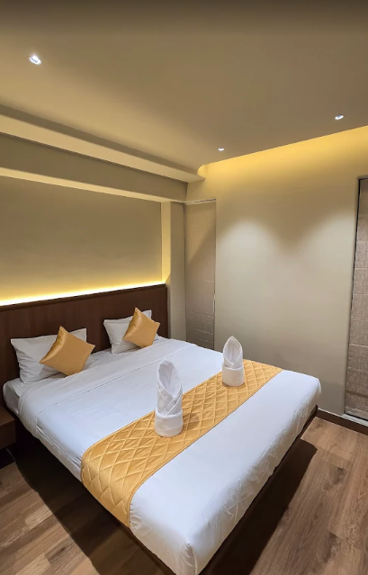 Deluxe King Bed Room with City View