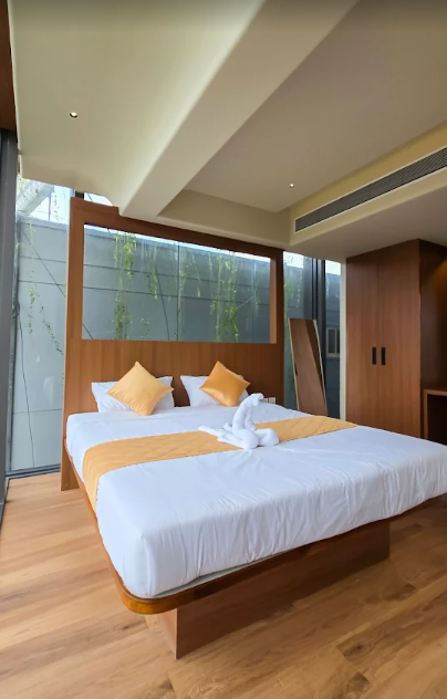 Deluxe King Bed Room with City View