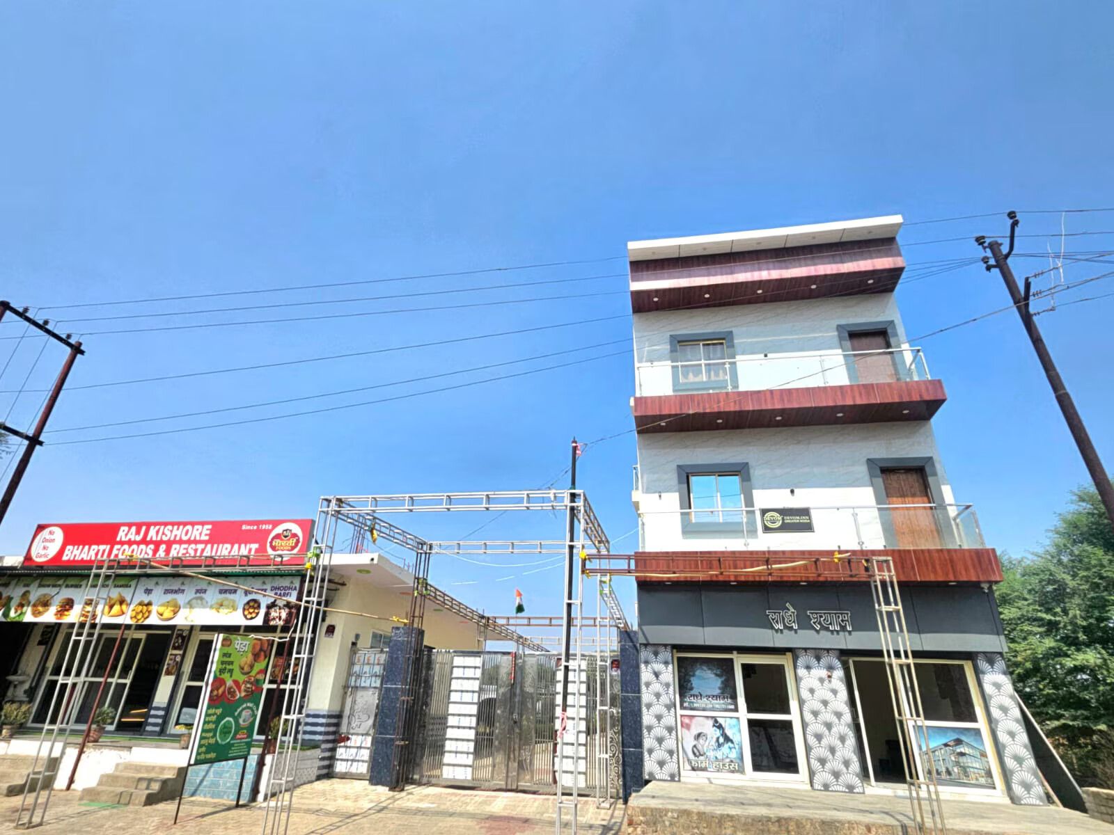 Radhe Shyam Resort Near Prem Mandir By HRG