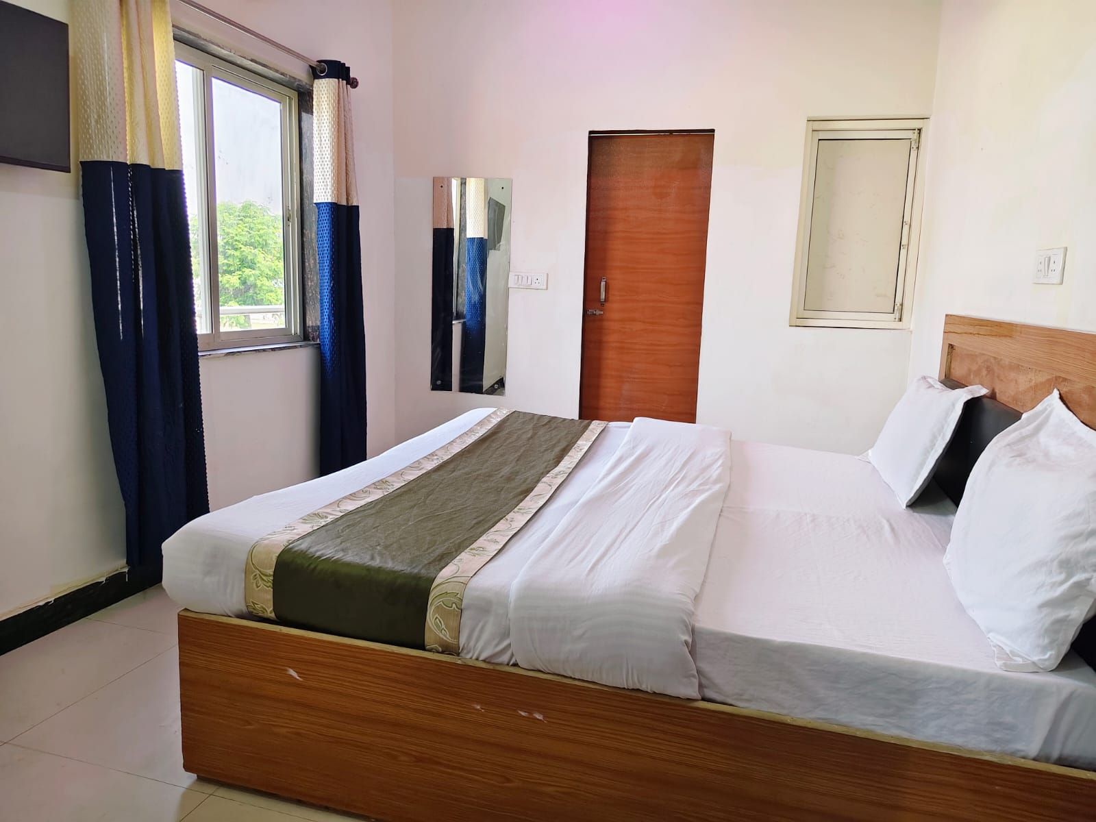 Radhe Shyam Resort Near Prem Mandir By HRG Deluxe Non Ac 4