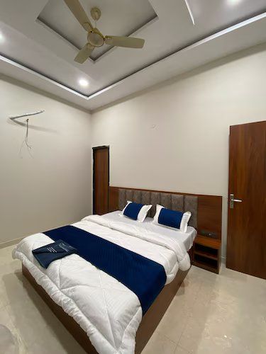 Hotel Vasudev Deluxe AC 2