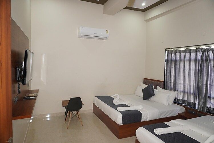 Hotel Vasudev Family Room 2 bed 2