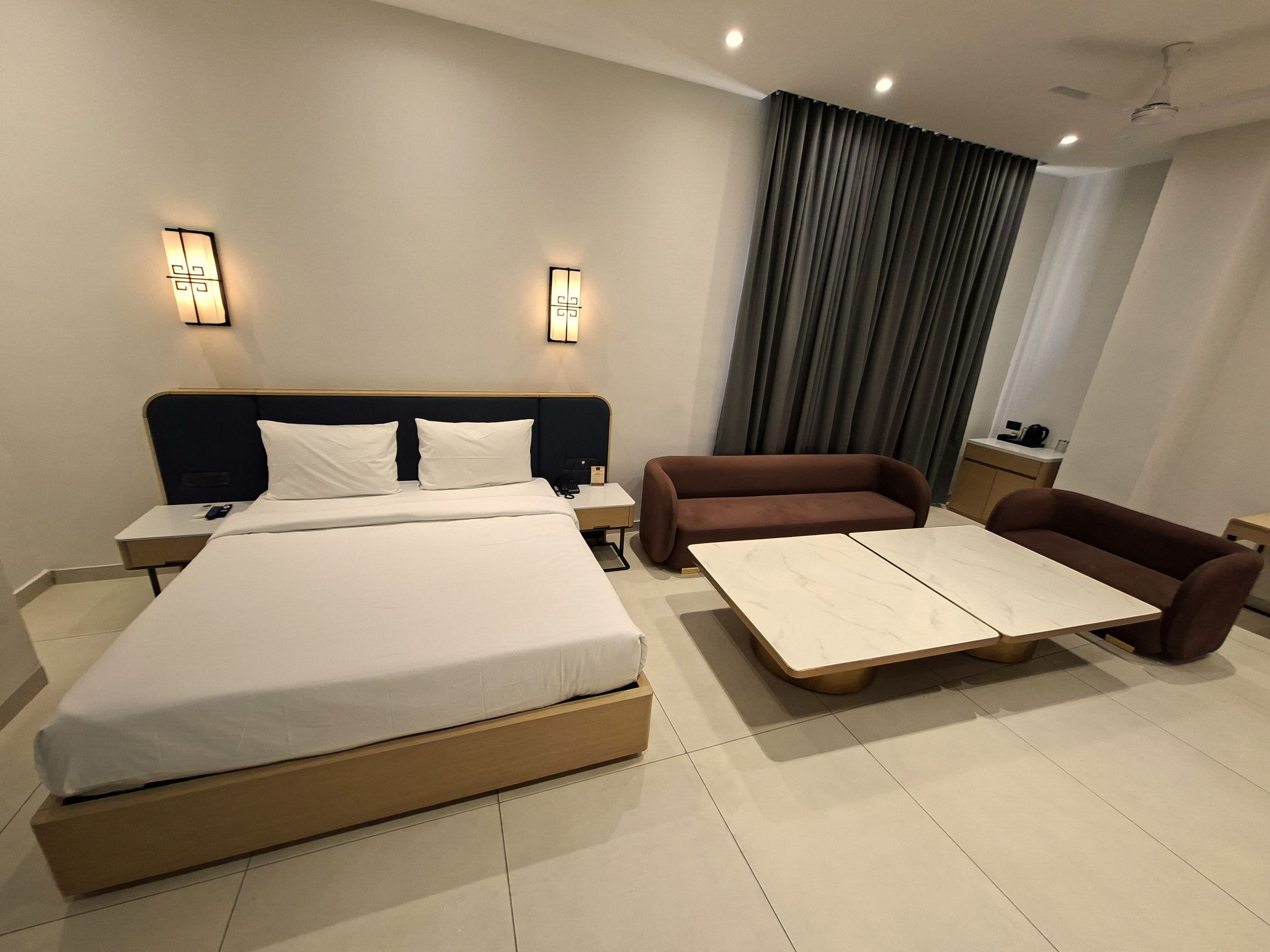 The Grand Emerald Standard City View King Bed 6