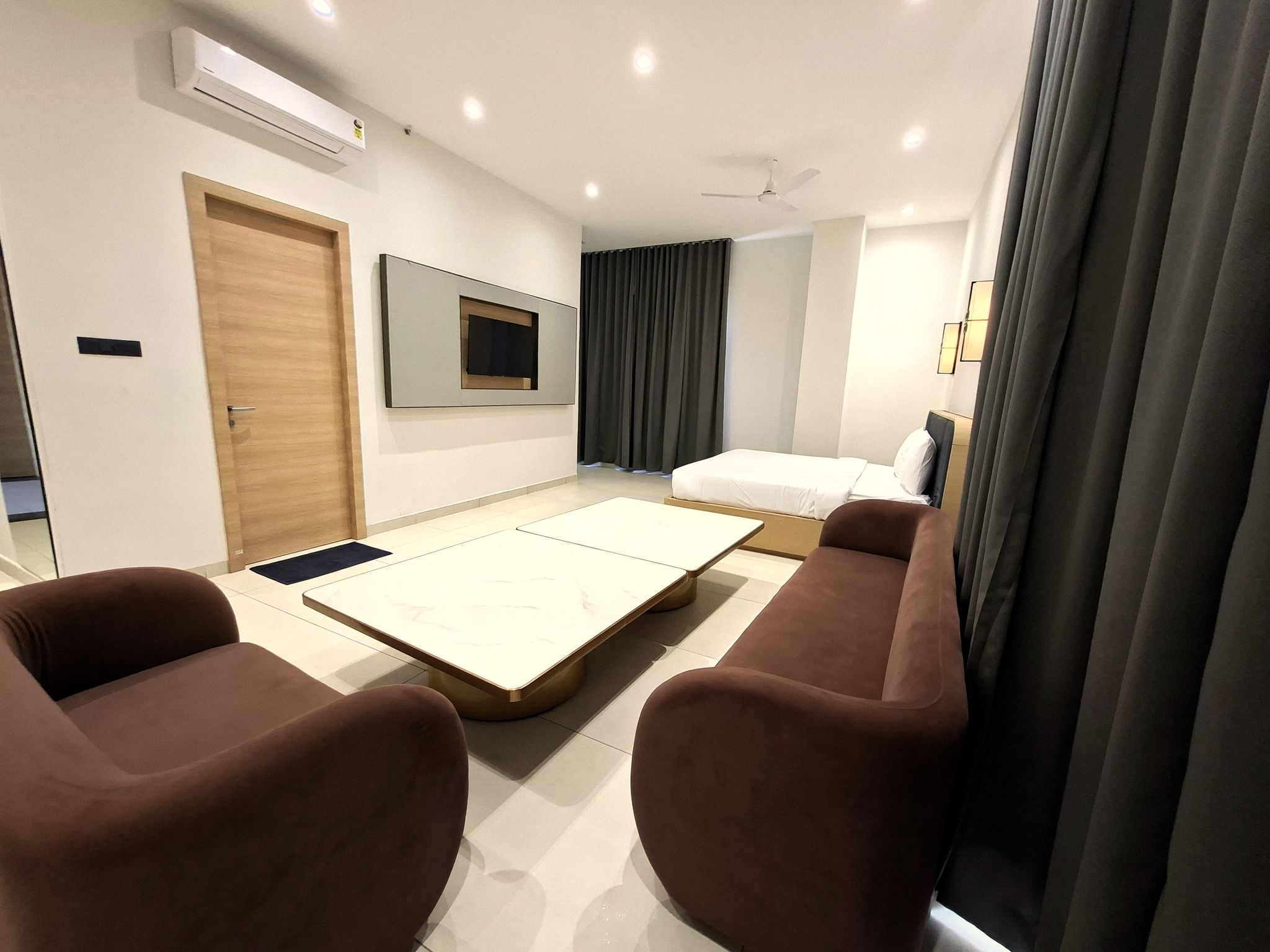 The Grand Emerald Standard City View King Bed 2