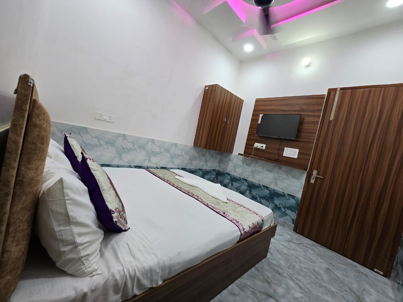 Deluxe Non ac room