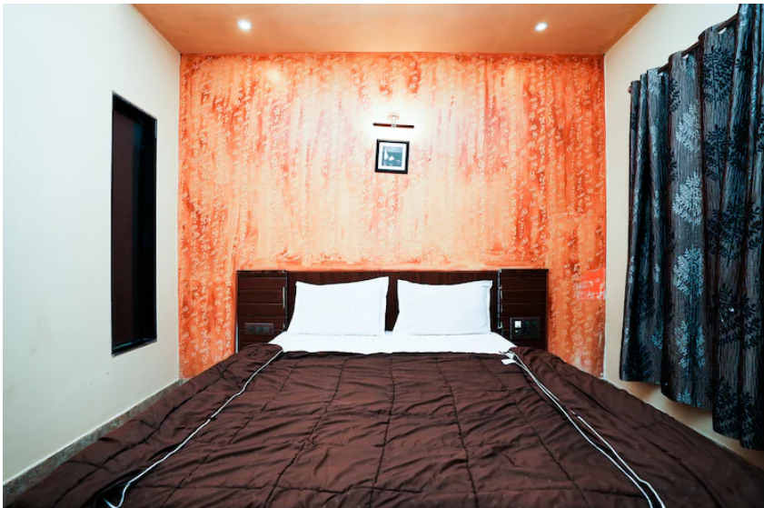 Dwarka Lawns and Cottages - 1 mins walk from Mahabaleshwar Bus Stand Classic Room with Private Sitout 3