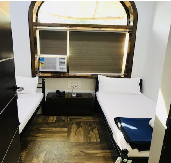 Twin bed Room with shared bathroom