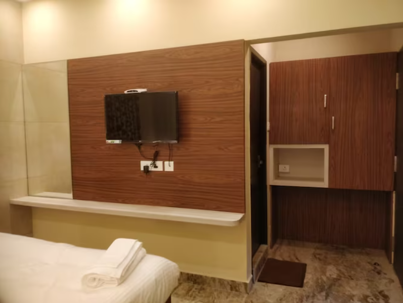 Deluxe AC Room