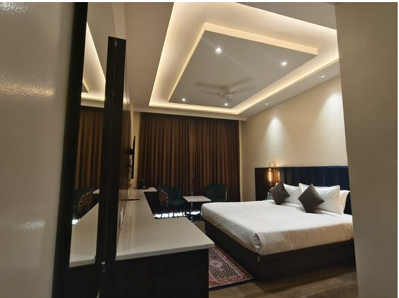 Hotel YPS Deluxe AC Room 3