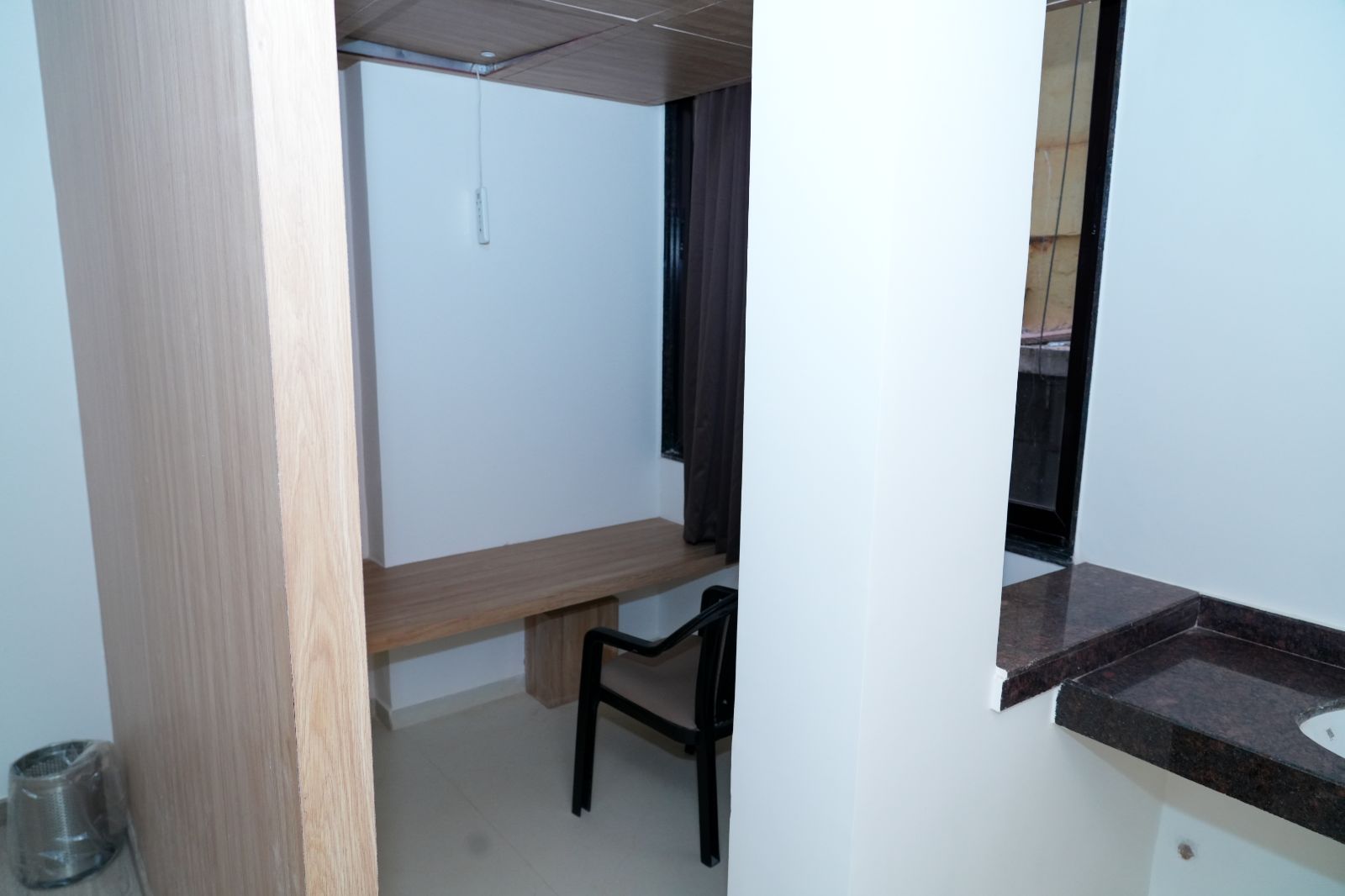 Hotel Avani Grand AC Deluxe Room 4